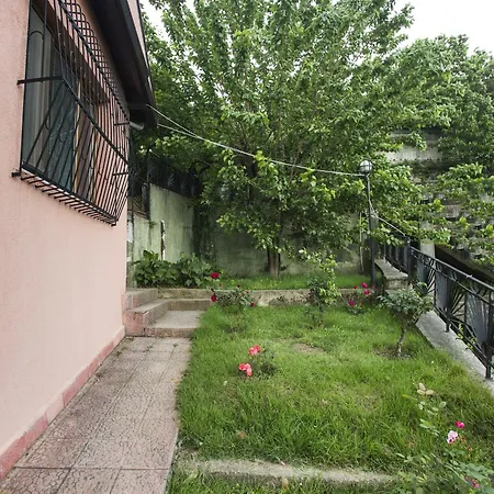 Yaprak Dag Evi *